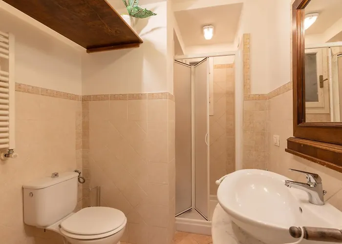 San Ambrogio Courtyard In Apartament