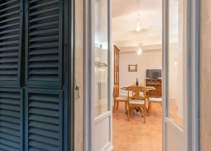 San Ambrogio Courtyard In Apartament *