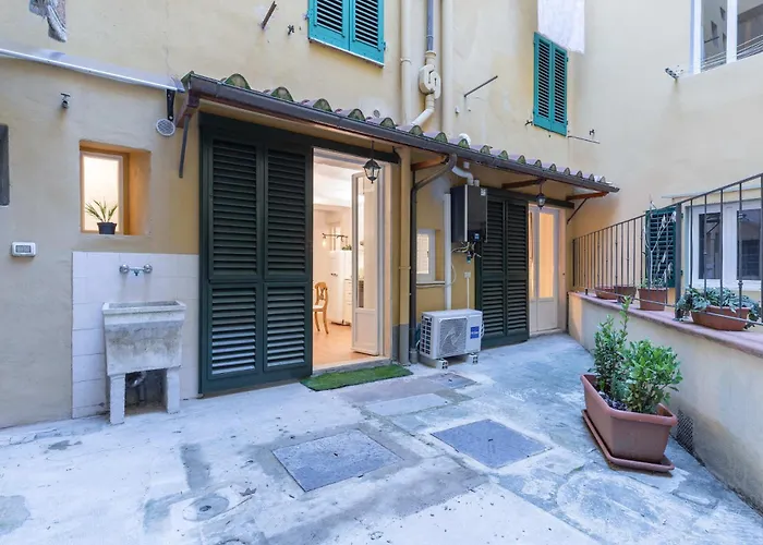 Apartament San Ambrogio Courtyard In