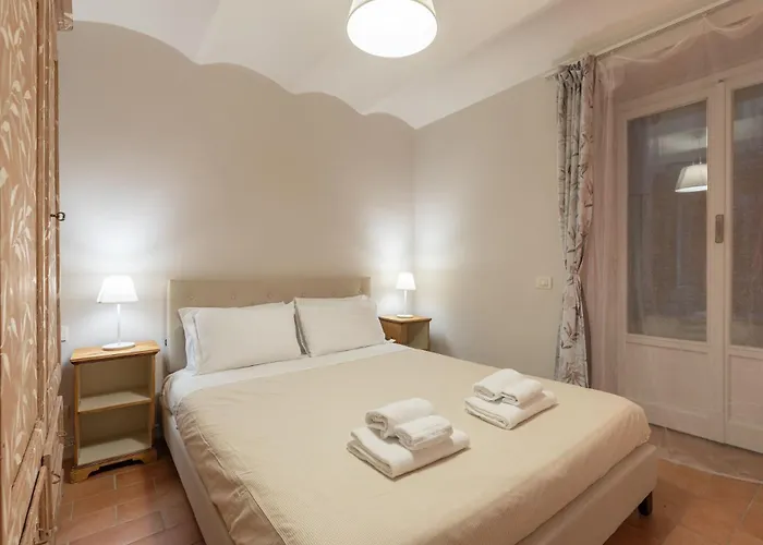 Apartament San Ambrogio Courtyard In *