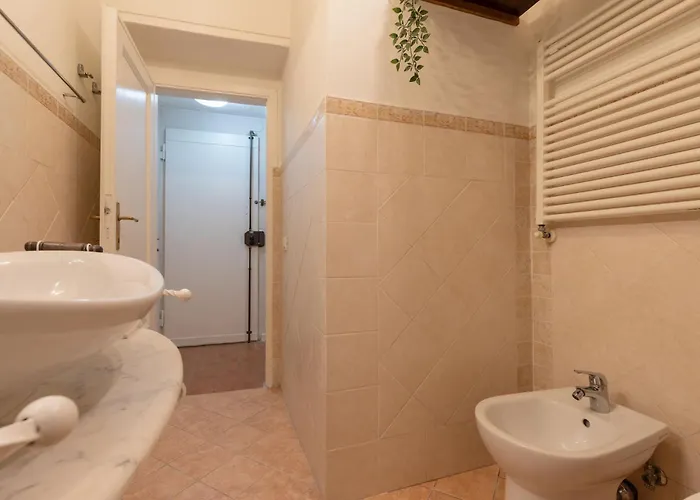 San Ambrogio Courtyard In Apartament *