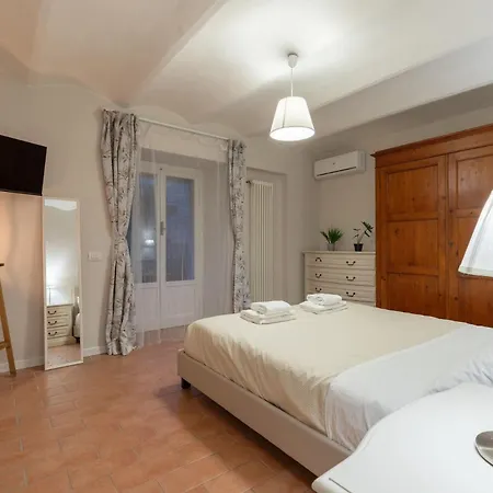 S.ambrogio Courtyard In Florence-hosted By Thinah Апартаменты *