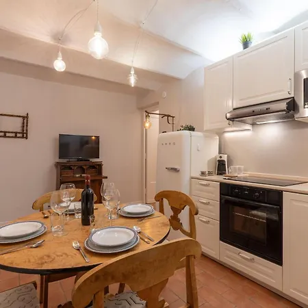 San Ambrogio Courtyard In Appartement Florence