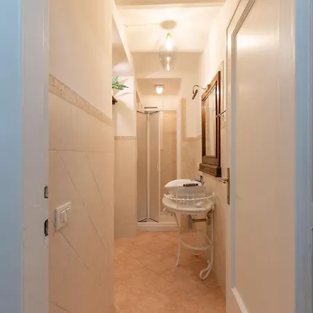 Apartmán S.ambrogio Courtyard In Florence-hosted By Thinah