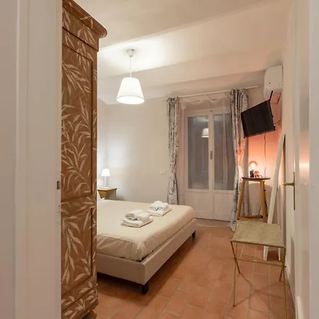 S.ambrogio Courtyard In Florence-hosted By Thinah *