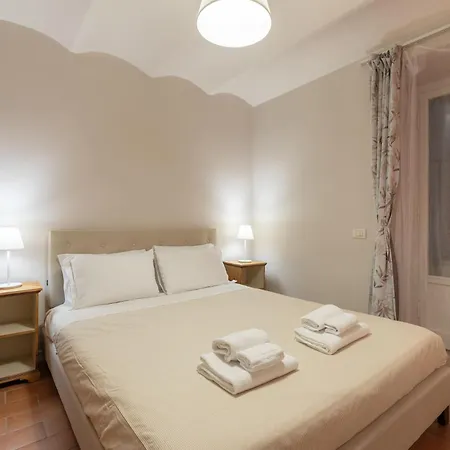 Apartmán S.ambrogio Courtyard In Florence-hosted By Thinah *