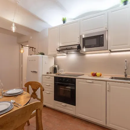 Apartmán S.ambrogio Courtyard In Florence-hosted By Thinah Florencie
