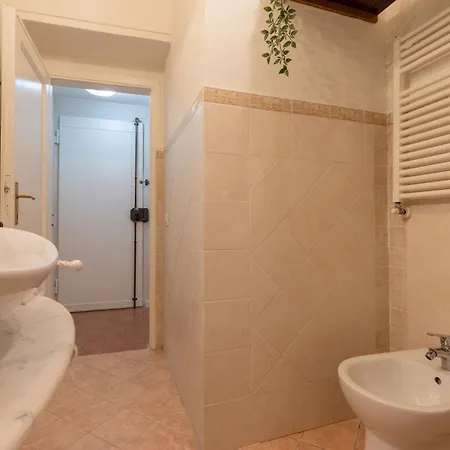 S.ambrogio Courtyard In Florence-hosted By Thinah Apartmán *
